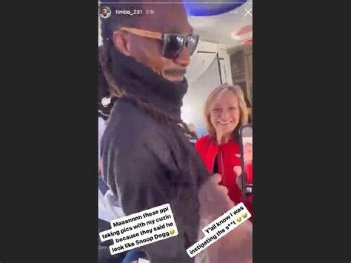 Hilarious In-Flight Mix-Up, Passengers Pose With Snoop Dogg Lookalike