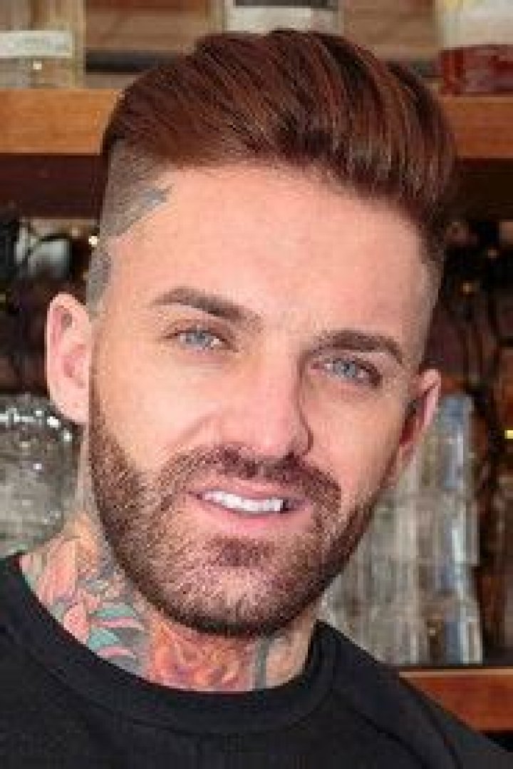 Aaron Chalmers Biography, Age, Height, Wife, Net Worth, Family