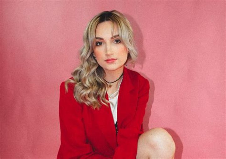 Angela Rose Biography, Age, Height, Husband, Net Worth, Family