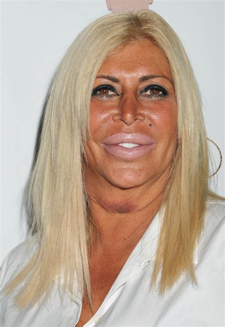 Big Ang Debuts New Short Hair as She Starts Chemotherapy