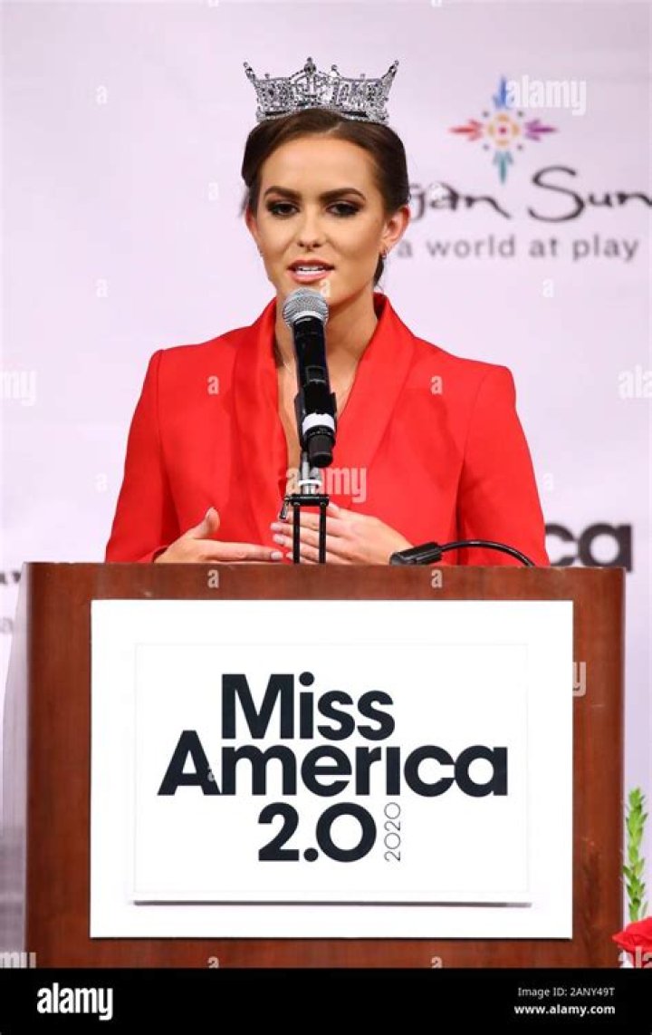 Camille Schrier Wins Miss Virginia Crown With Colorful Chemistry Experiment