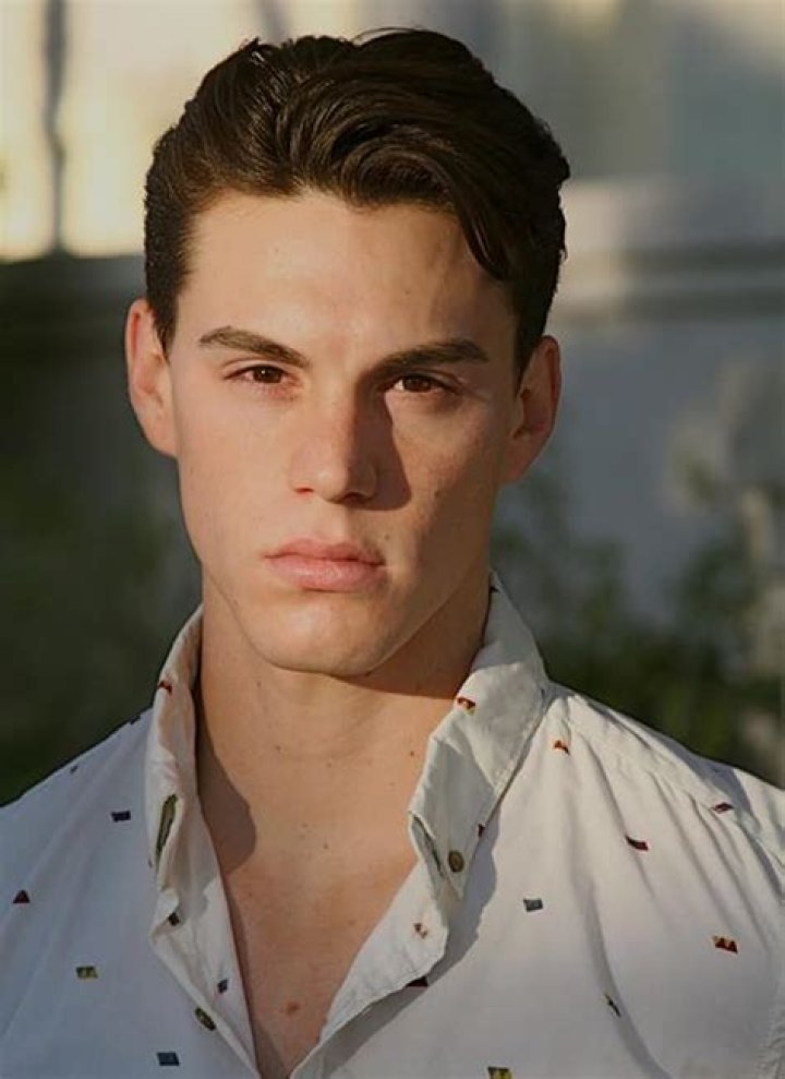 Carlos Esparza (TV Actor) - Age, Birthday, Bio, Facts, Family, Net Worth, Height & More