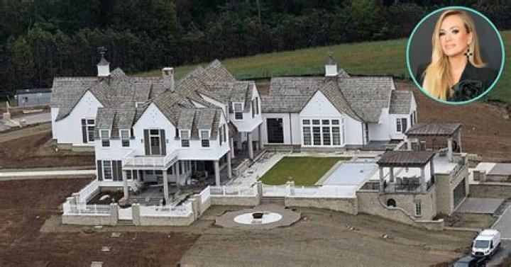 Take a Tour of the Many Houses (And One Cabin) Carrie Underwood Calls Home