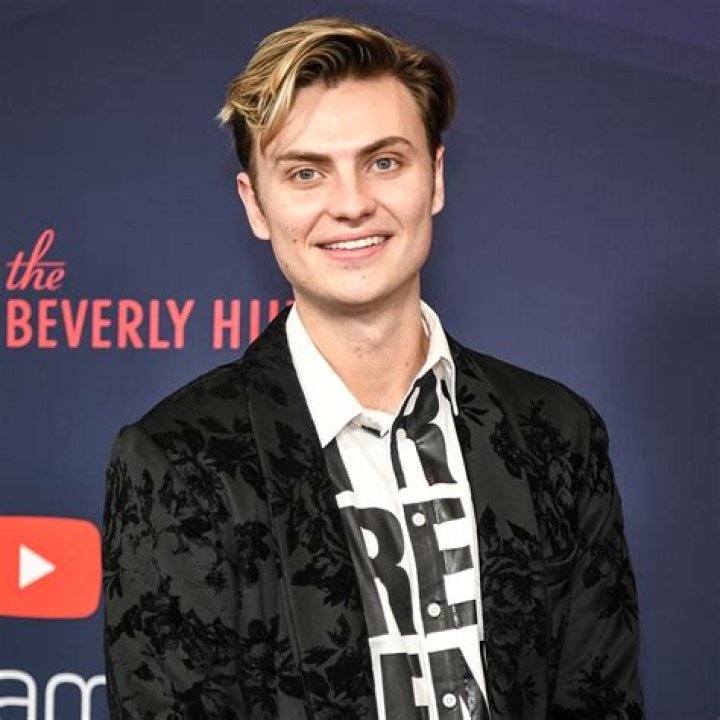 Carter Sharer (YouTube Star) - Age, Birthday, Bio, Facts, Family, Net Worth, Height & More
