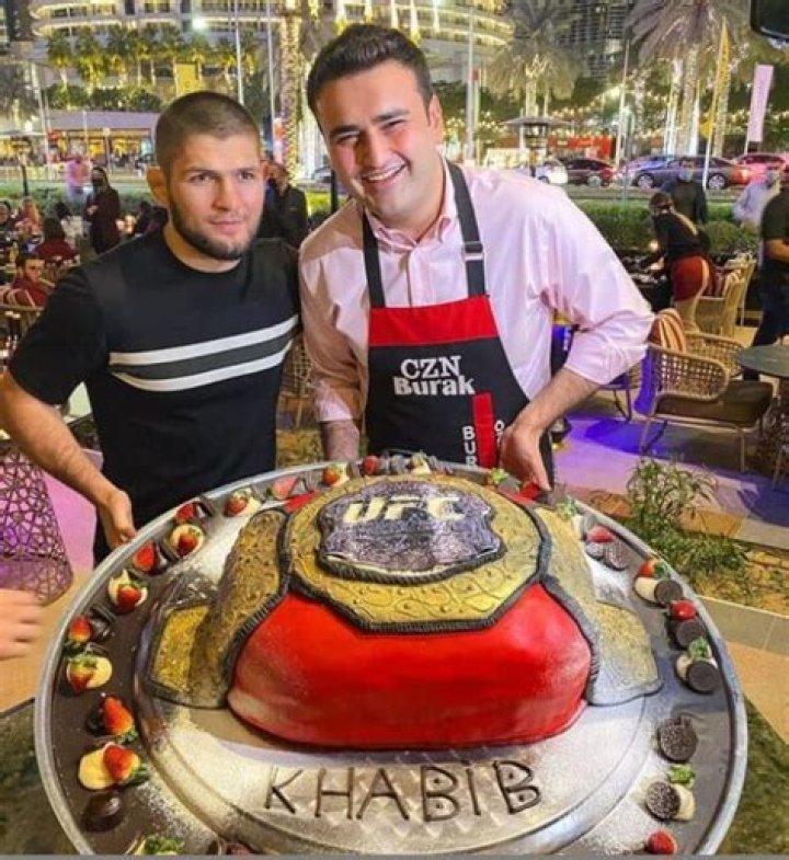 CZN Burak (Restaurateur) Wiki, Bio, Age, Height, Weight, Girlfriend, Family, Career, Net Worth, Facts