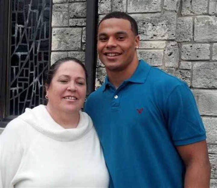 Dak Prescott Bio, Age, Family, Parents, Wife, tattoo, Height, Net Worth, Contract