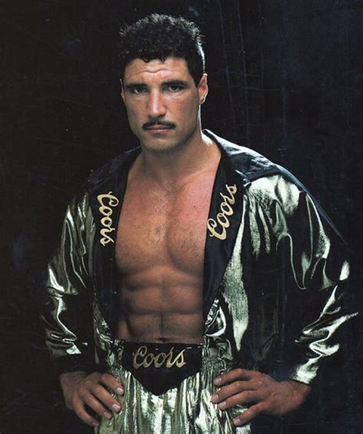 Dennis Alexio biografía, edad, altura, esposo, net worth, familia