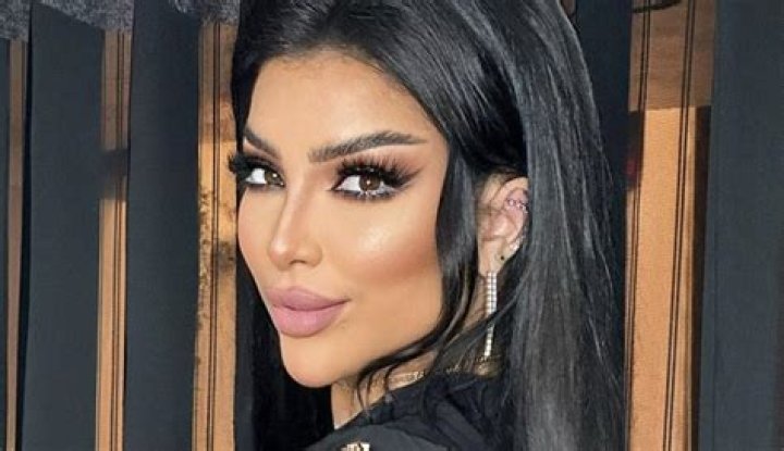 Dounia Batma (Pop Singer) - Age, Birthday, Bio, Facts, Family, Net Worth, Height & More