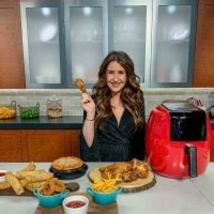 Erica Eckman (Blogger) - Age, Birthday, Bio, Facts, Family, Net Worth, Height & More