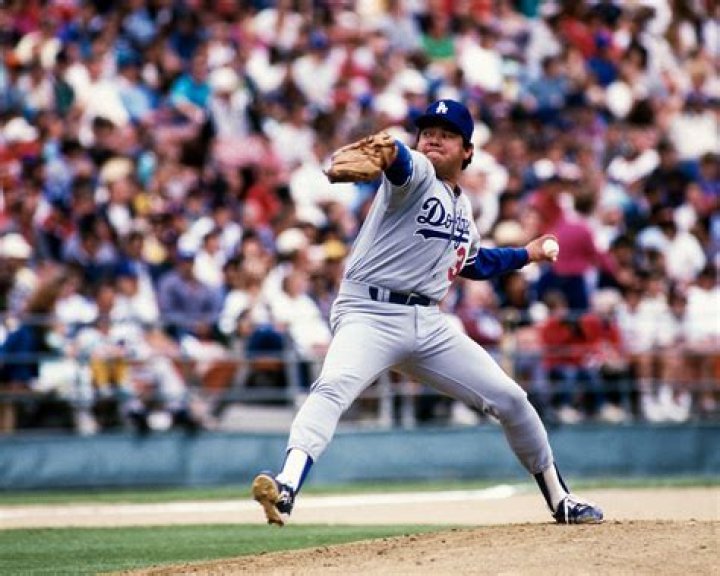 Fernando Valenzuela (Jugador de Béisbol) - Edad, cumpleaños, biografía, hechos, familia, patrimonio neto, altura y más
