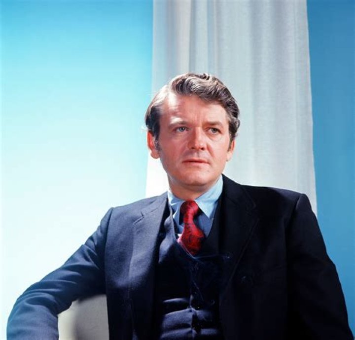 Hal Holbrook (TV Actor) - Age, Birthday, Bio, Facts, Family, Net Worth, Height & More