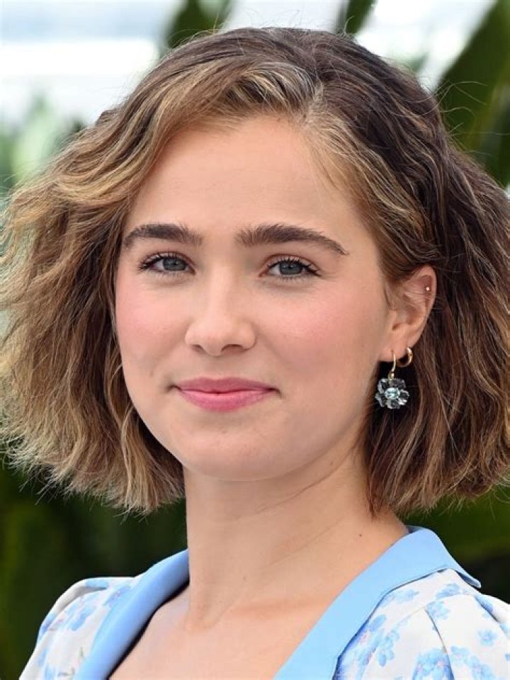 Haley Lu Richardson (TV Actress) - Age, Birthday, Bio, Facts, Family, Net Worth, Height & More