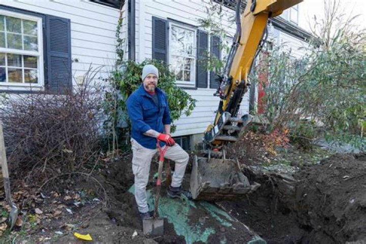 HGTV: Who Is Home Inspector Joe Mazza? Wikipedia Age – Wife & Eye Impairment