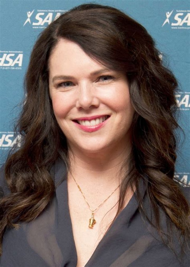 How rich is Lauren Graham?
