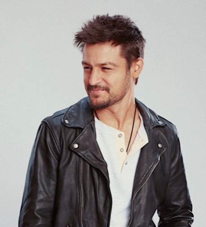 Is Tyler Hynes Bald? Hair Piece And Toupee – Sweet Carolina Cast