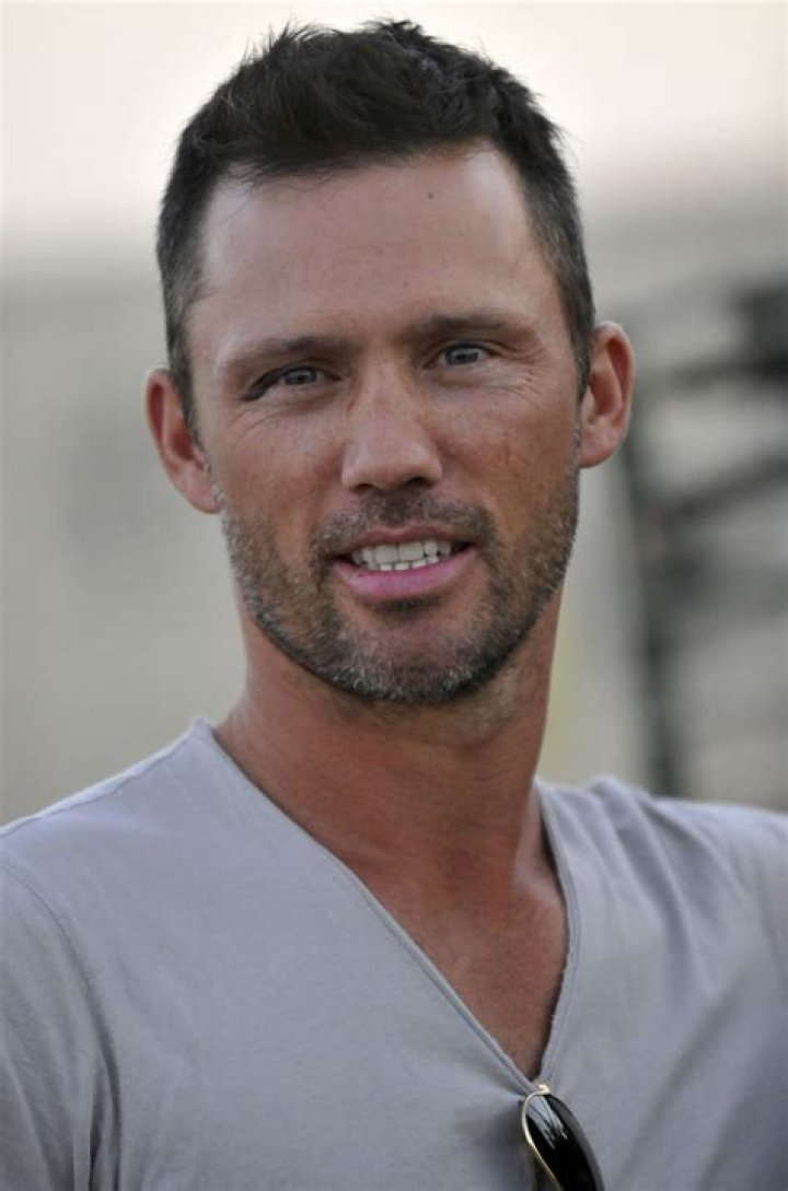 Jeffrey Donovan (TV Actor) - Age, Birthday, Bio, Facts, Family, Net Worth, Height & More