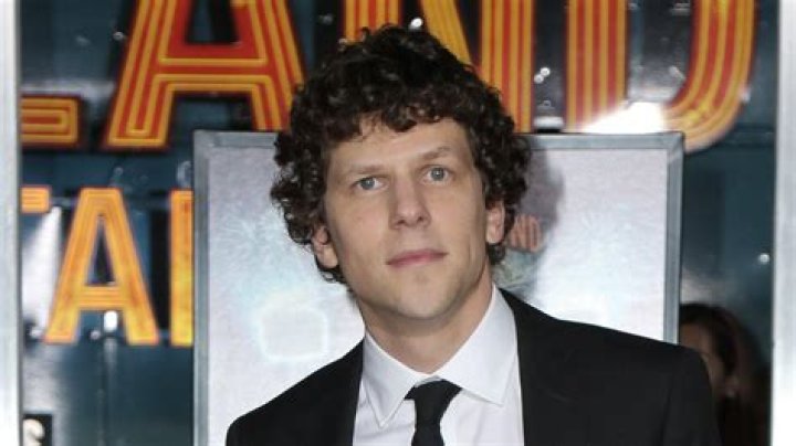 How tall is Jesse Eisenberg