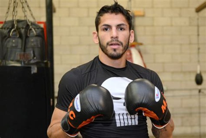 Jorge Linares Biography, Age, Height, Wife, Net Worth, Family