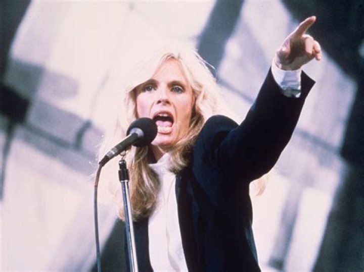 Kim Carnes (Pop Singer) - Age, Birthday, Bio, Facts, Family, Net Worth, Height & More