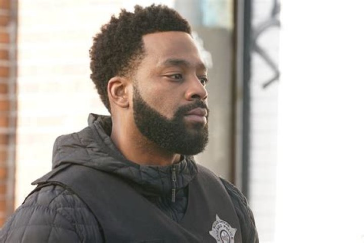 How tall is LaRoyce Hawkins