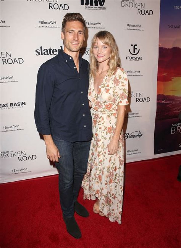 Lindsay Pulsipher Bio, Wiki, Age, Height, Husband, Net worth, Movies and TV shows