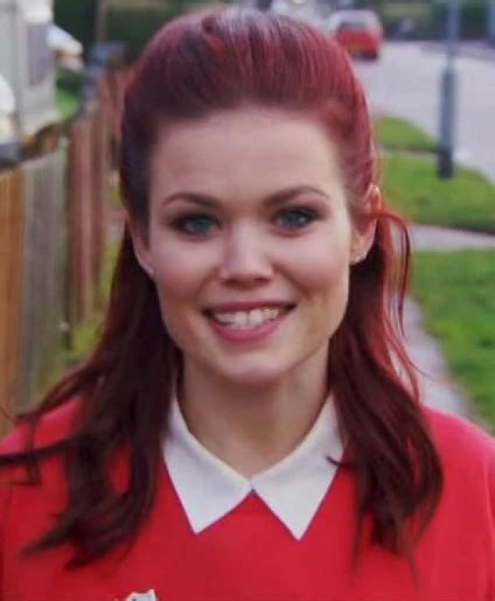 Lindsey Russell (TV Show Host) - Age, Birthday, Bio, Facts, Family, Net Worth, Height & More