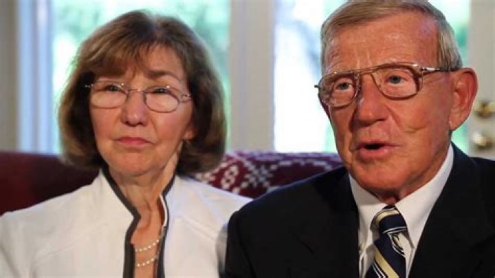 Lou Holtz wife, age, children, wiki, biography, net worth facts to know