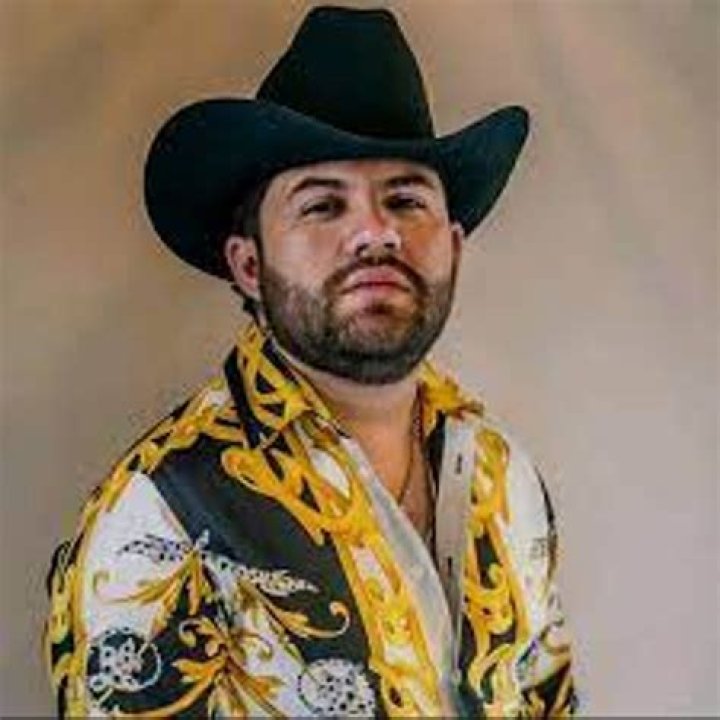 Luis R Conriquez (Cantante de Música Mundial) - Edad, cumpleaños, biografía, hechos, familia, patrimonio neto, altura y más