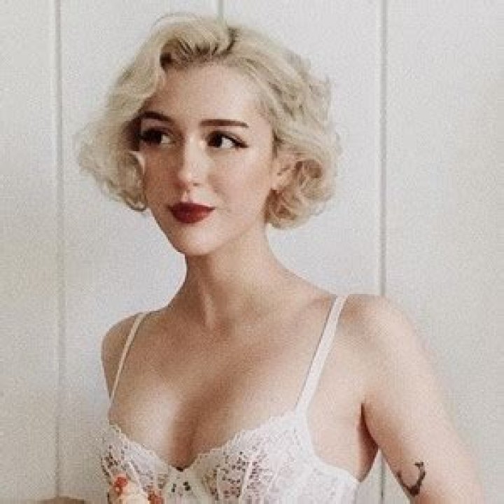 McKenna Kaelin (cozykitsune) Bio | Age, Wiki, Net worth, Height, Boyfriend?|