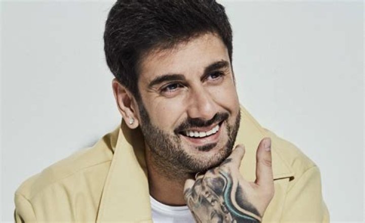 Melendi Biography, Age, Height, Wife, Net Worth, Family