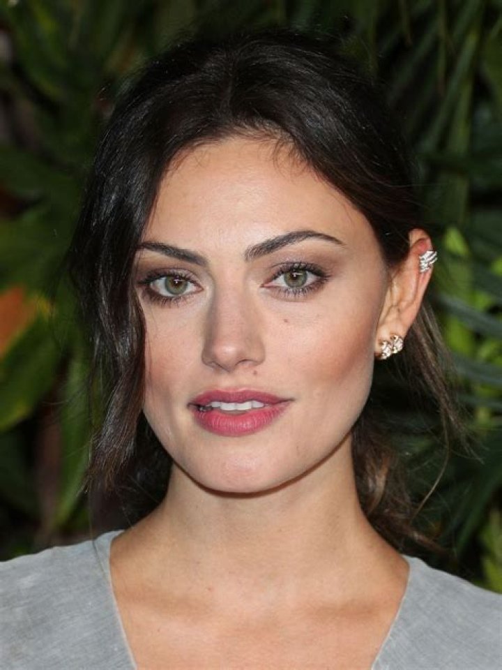 Phoebe Tonkin (TV Actress) - Age, Birthday, Bio, Facts, Family, Net Worth, Height & More