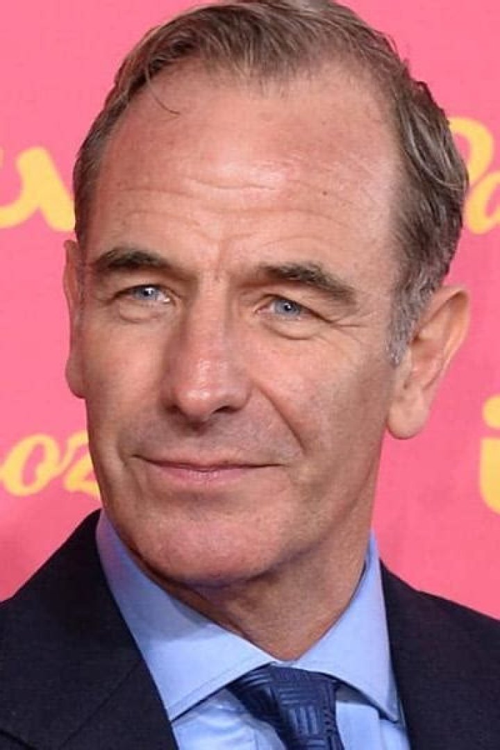 Robson Green (TV Actor) - Age, Birthday, Bio, Facts, Family, Net Worth, Height & More