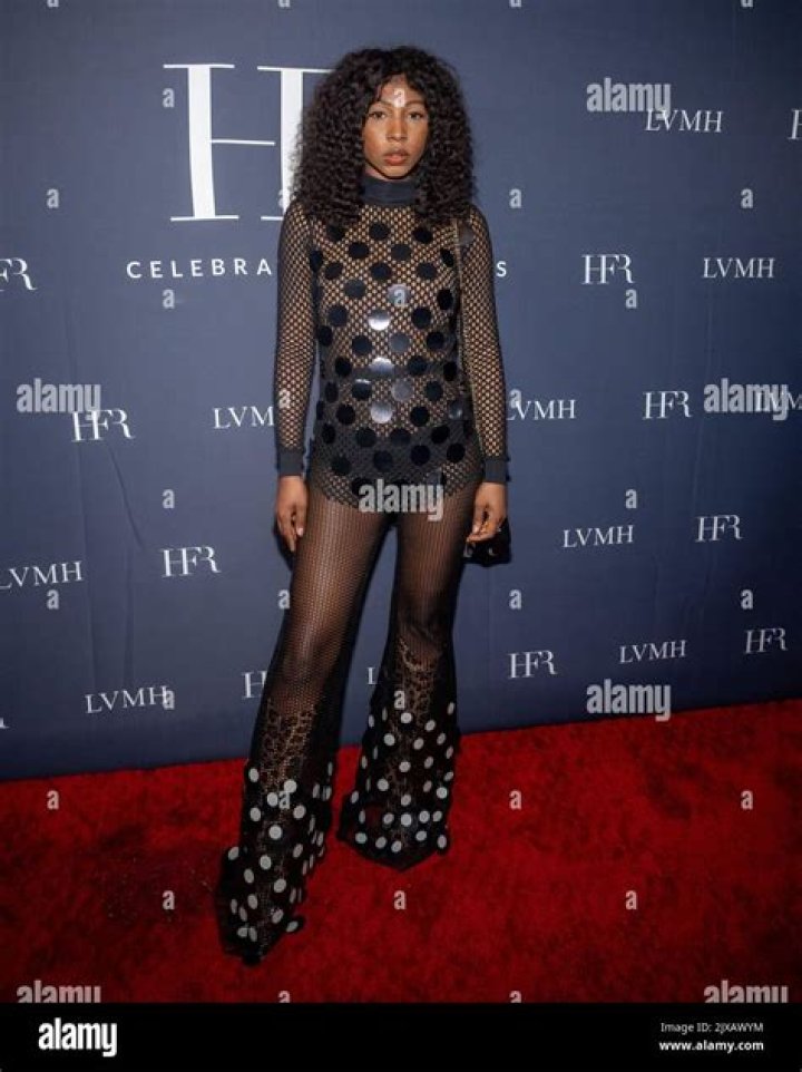 Samantha Black (Fashion Designer) - Age, Birthday, Bio, Facts, Family, Net Worth, Height & More