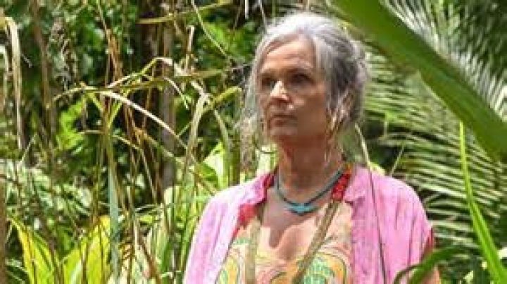 How tall is Siobhan Finneran