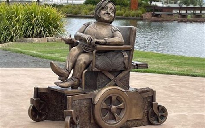 Stella Young Biography, Age, Height, Husband, Net Worth, Family