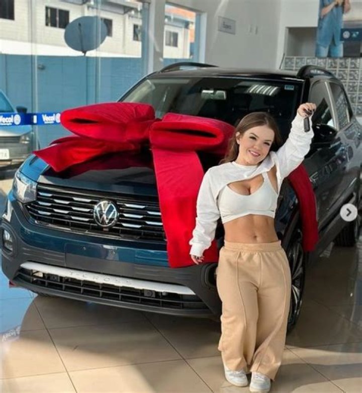 Vithoria Papel TikTok Age, Wiki , Biography Height And Instagram: Brazil’s Hottest Dwarf