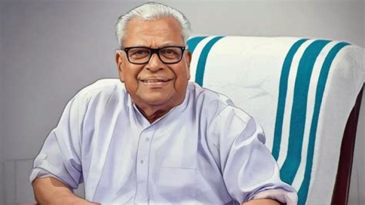 VS Achuthanandan (Politician) - Age, Birthday, Bio, Facts, Family, Net Worth, Height & More