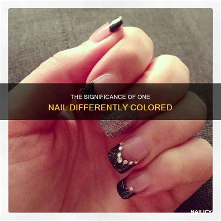 ¿Qué significa una uña pintada de otro color? – Celebrity.fm