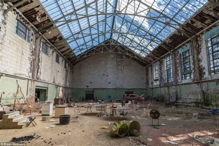 ¿Dónde está la mansión abandonada de 57 habitaciones en Nueva York? – Celebrity.fm